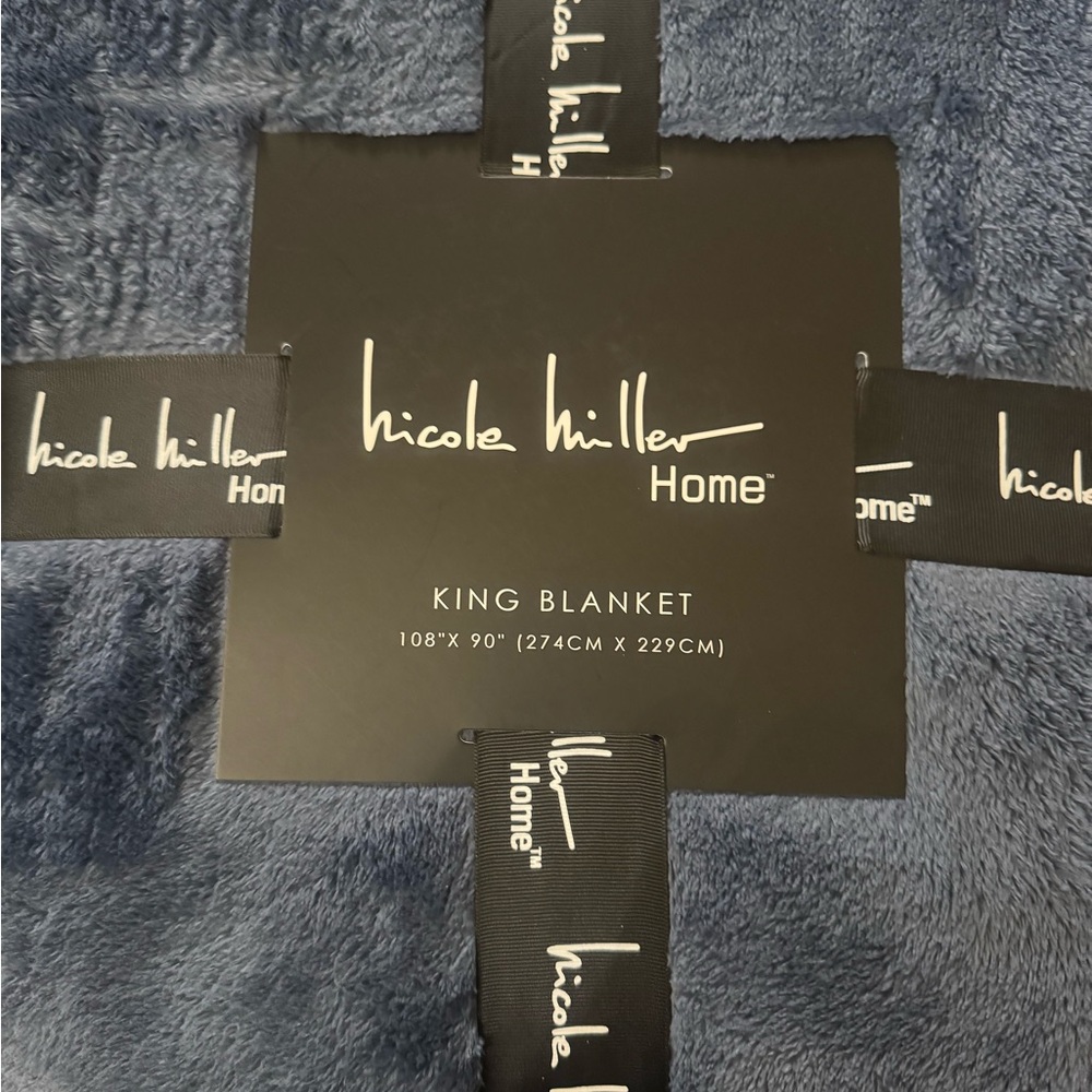 Nicole Miller Blue Luxury Blanket